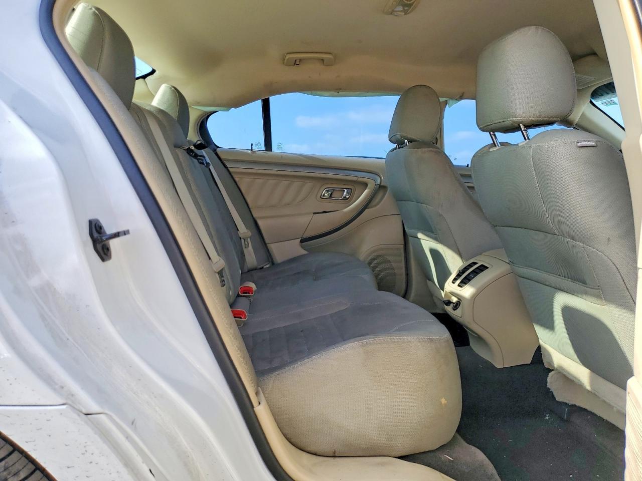 2015 Ford Taurus se