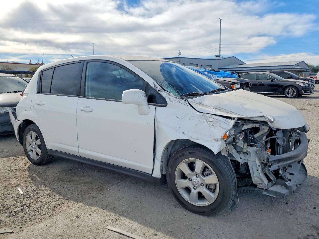 2012 Niss Versa s