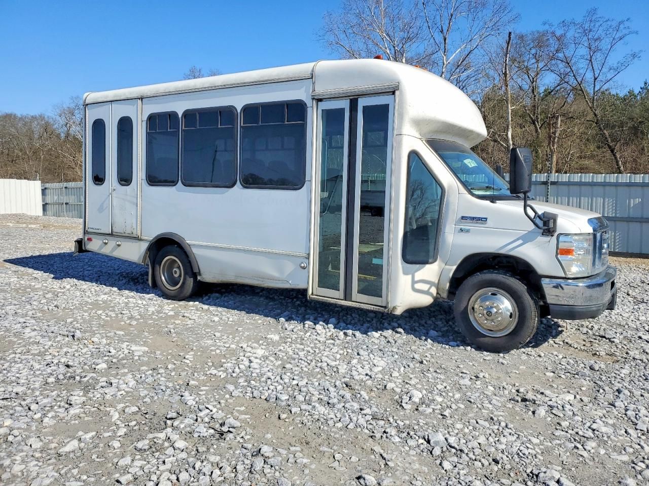 2011 Ford Econoline E350 Super Duty Cutaway Van
