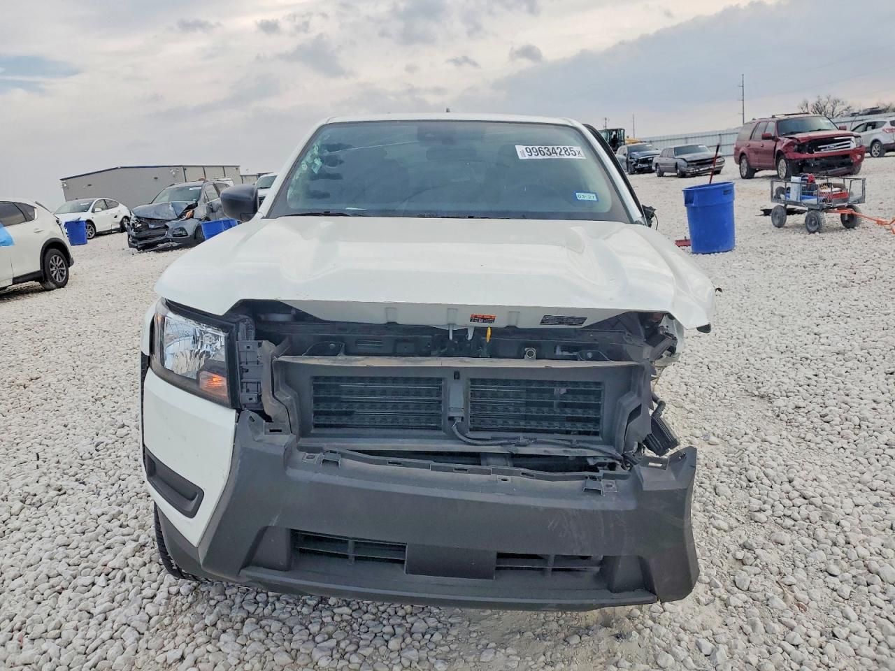 2025 Nissan Frontier s