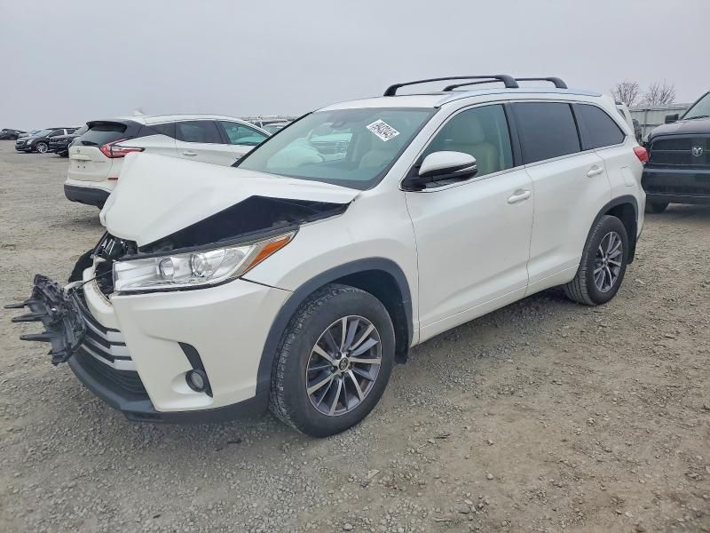 2017 Toyota Highlander se