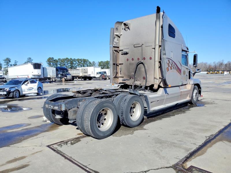 2005 Freightliner CST120 Semi Truck