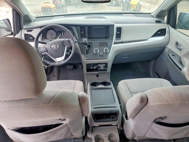 2017 Toyota Sienna le