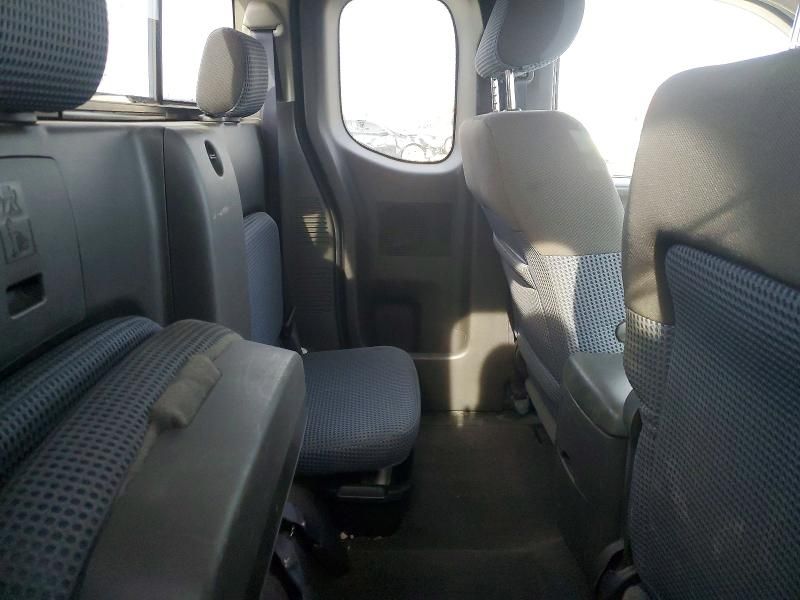 2006 Nissan Frontier King cab le