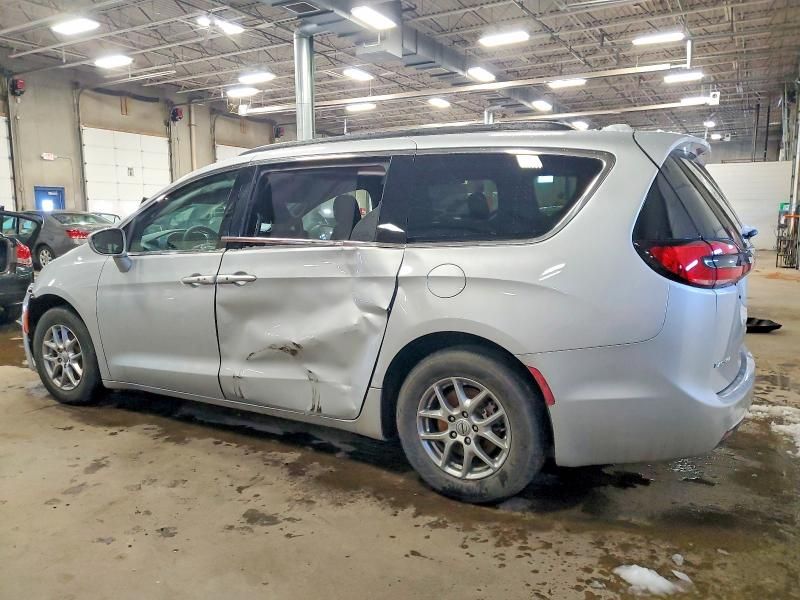 2022 Chrysler Pacifica Touring