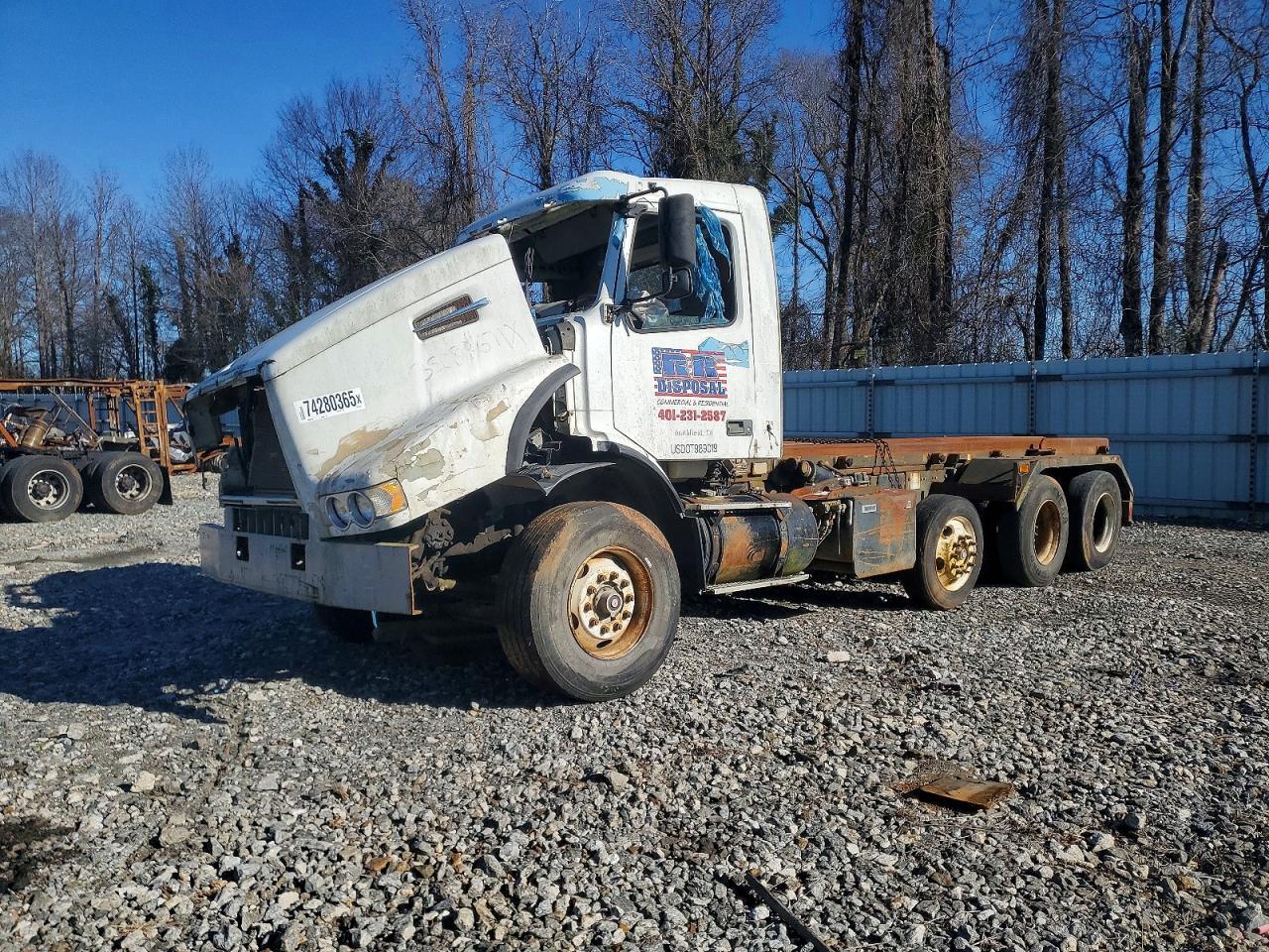 2004 Volvo Vhd Roll-off Container Truck
