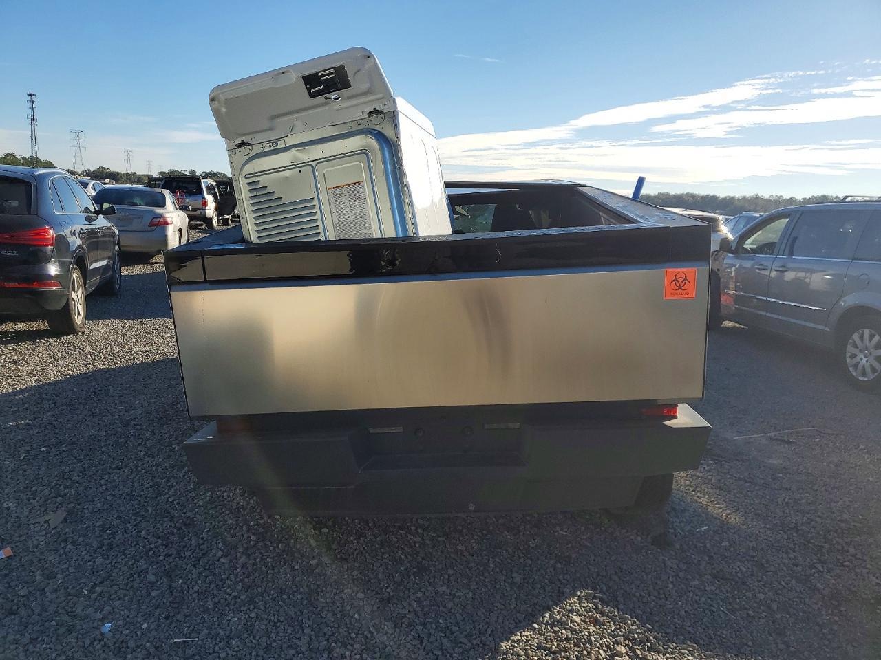 2025 Tesla Cybertruck