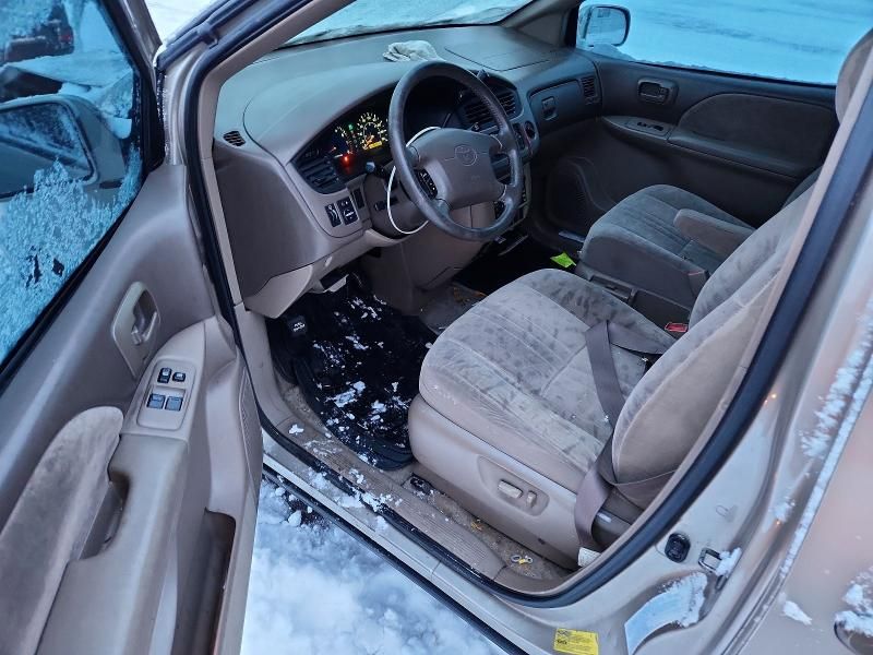 2003 Toyota Sienna le