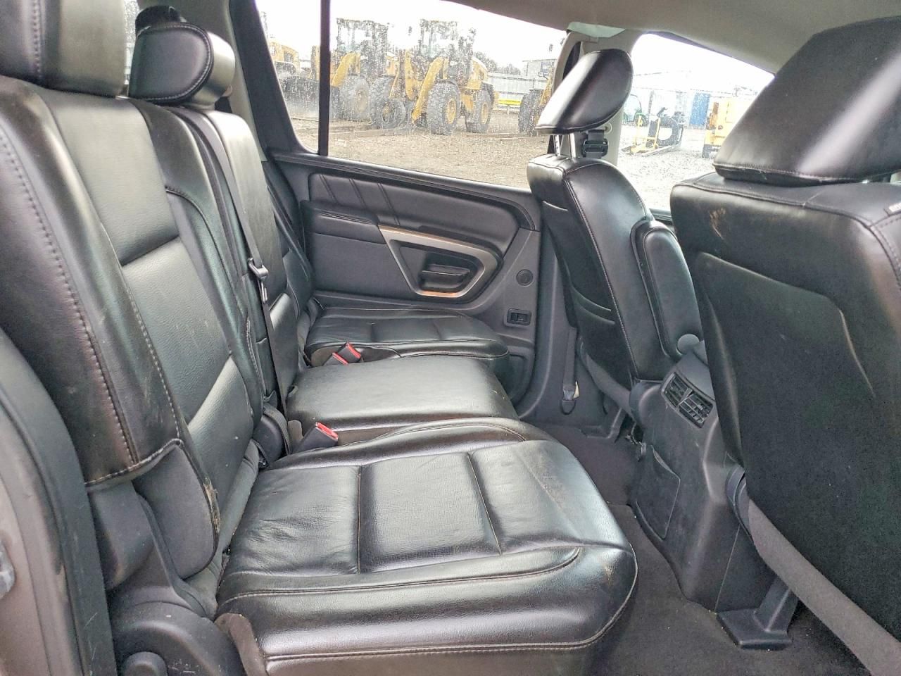 2015 Nissan Armada sv