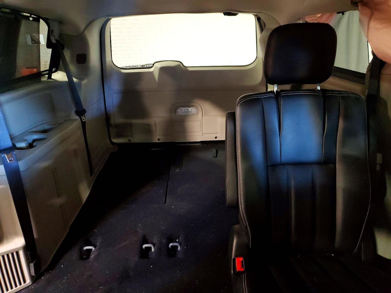 2015 Chrysler Town & Country Touring l