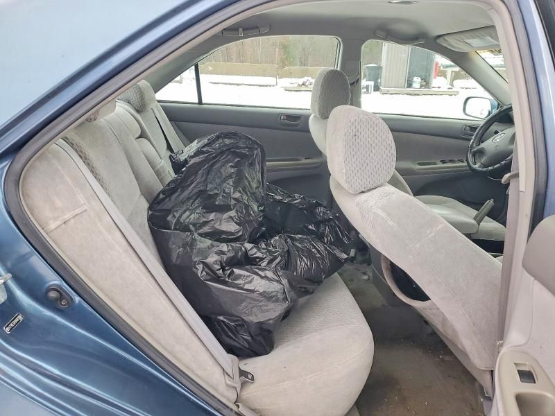 2004 Toyota Camry le