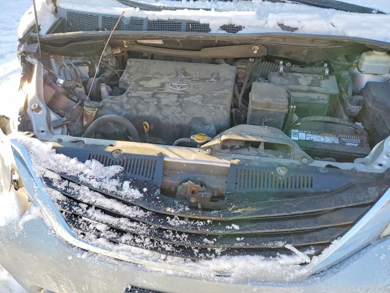 2013 Toyota Sienna le