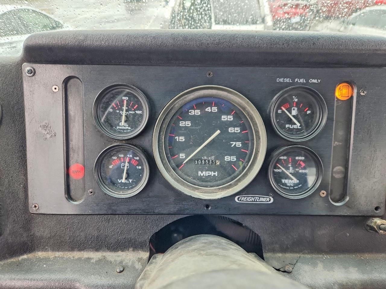 1998 Freightliner Delivery Truck