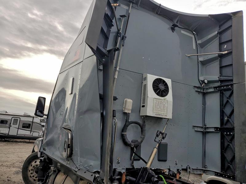 2025 Kenworth T680 Semi Truck