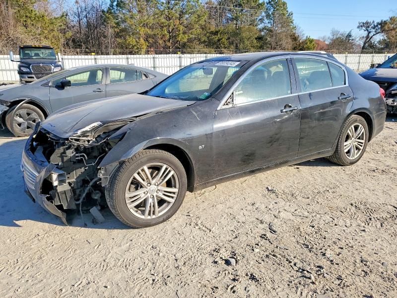 2015 Infiniti Q40