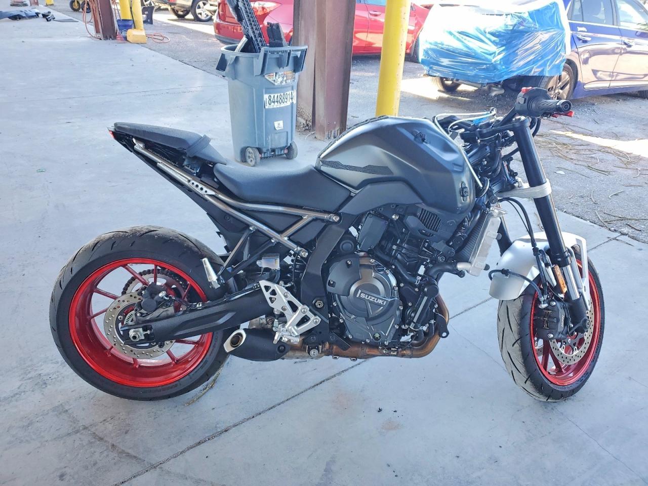 2024 Suzuki GSX800 F