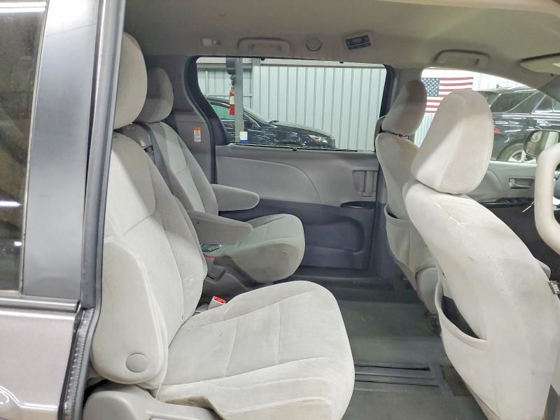 2017 Toyota Sienna le
