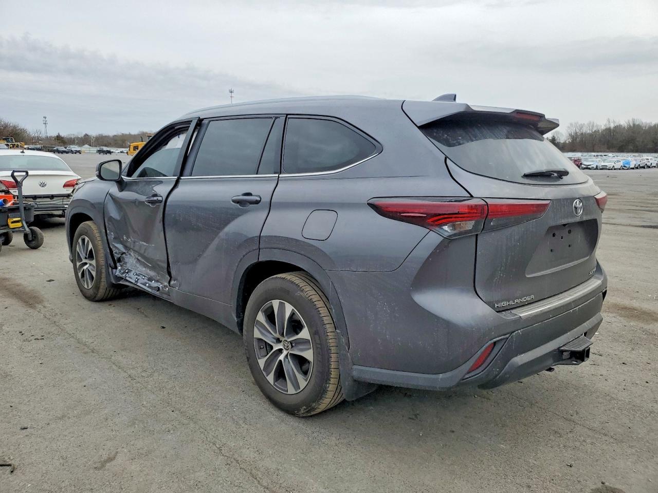 2024 Toyota Highlander le