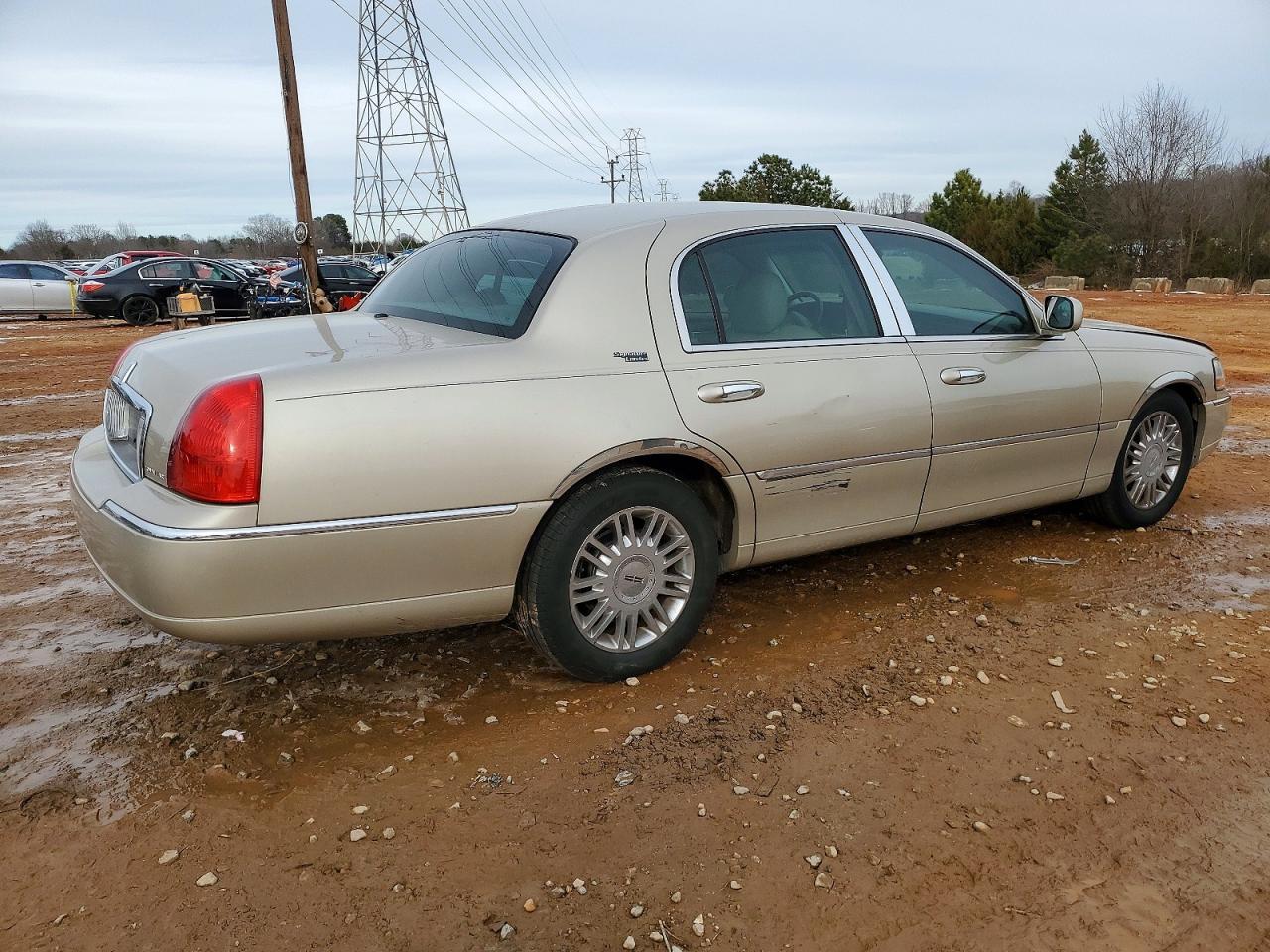 2007 Lincoln Town car Signature Limited
