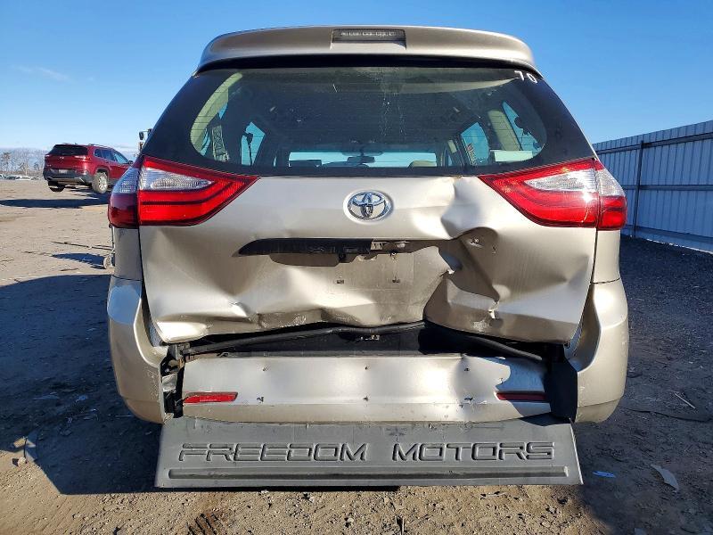 2017 Toyota Sienna le 7-passenger