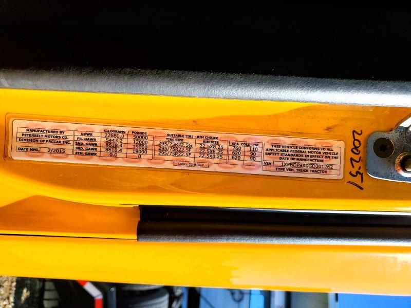 2016 Peterbilt 579 Semi Truck