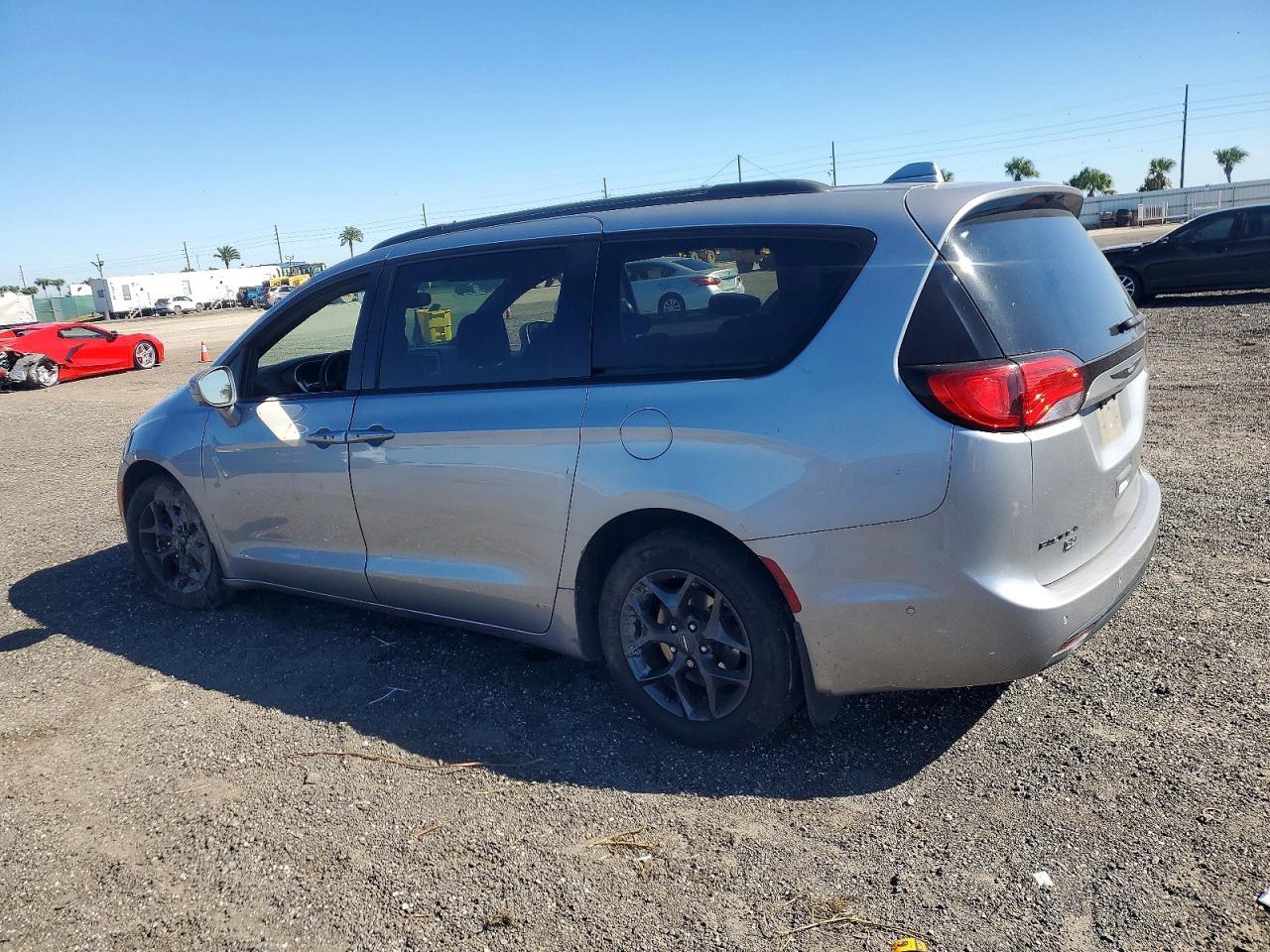 2020 Chrysler Pacifica Touring l