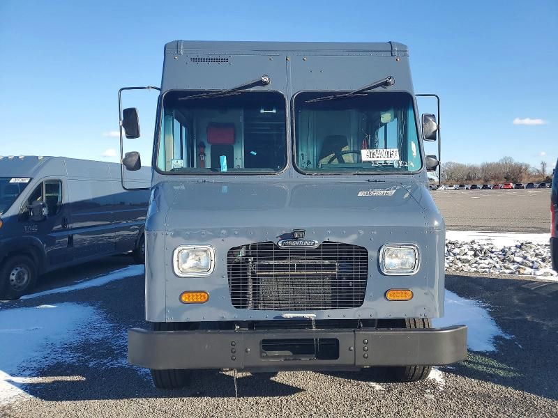 2020 Freightliner Chassis m Line Walk-in van