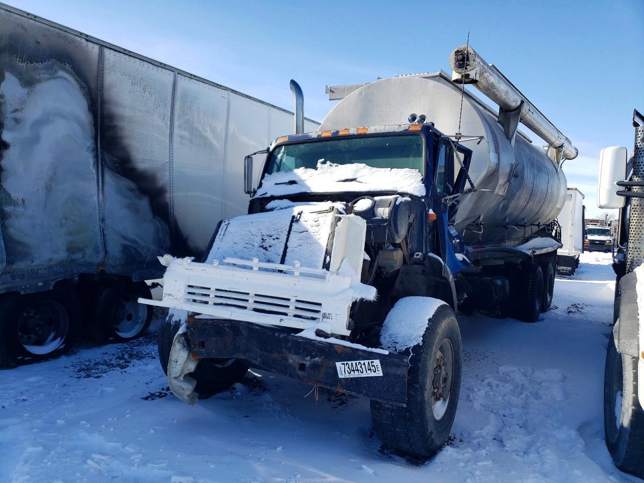 2001 International F-2574 Feed Mixer Truck