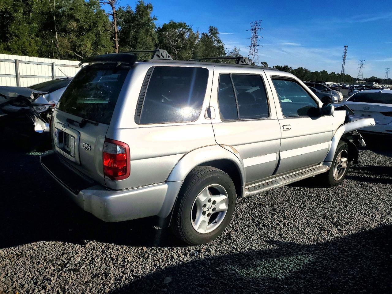 2002 Infiniti QX4