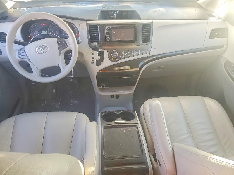 2013 Toyota Sienna le