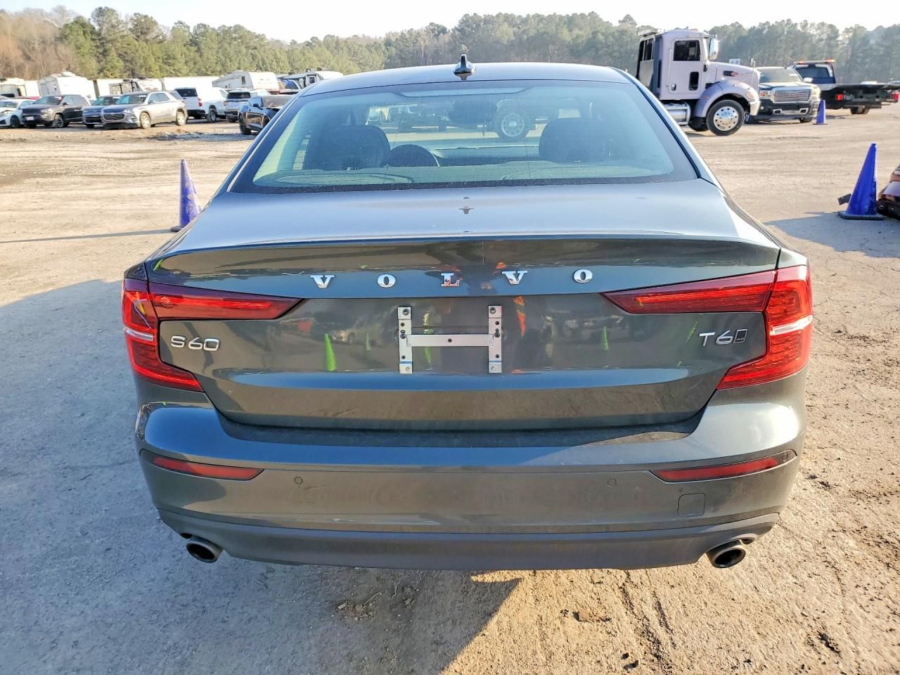 2020 Volvo S60 T6 Momentum