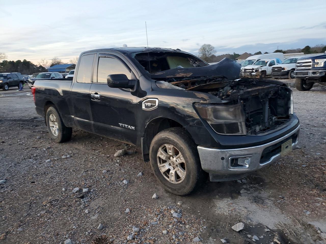 2017 Nissan Titan sv