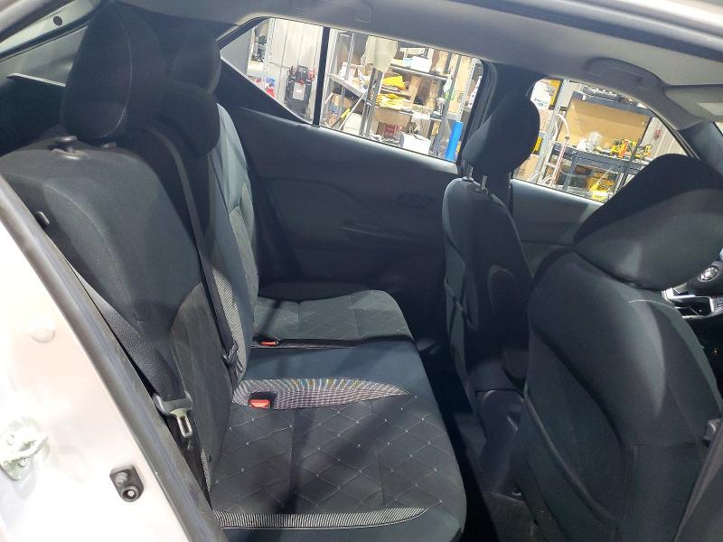 2019 Nissan Kicks s