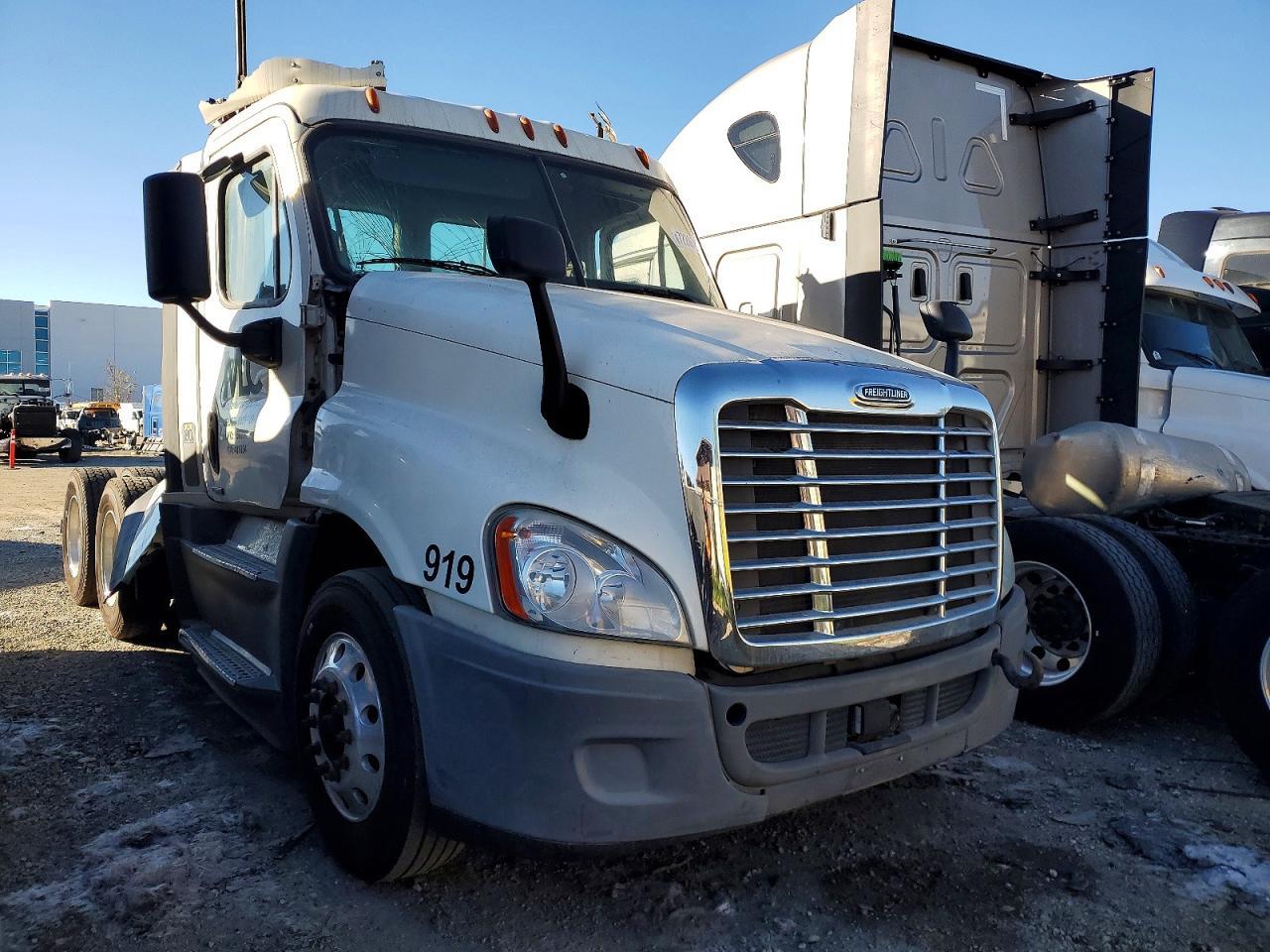 2016 Freightliner Cascadia 125 Semi Truck