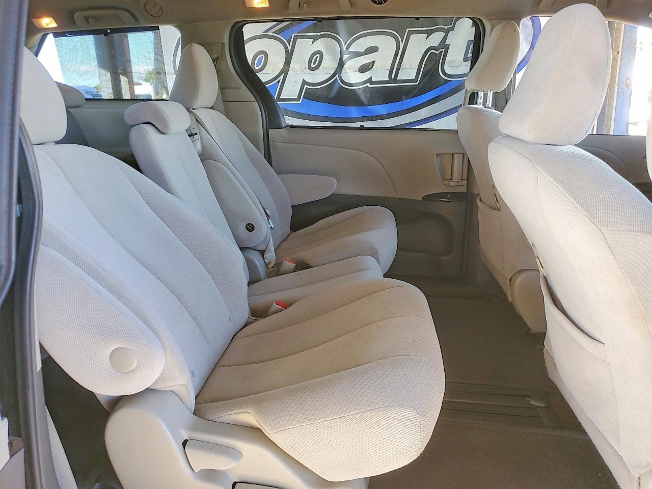 2013 Toyota Sienna le