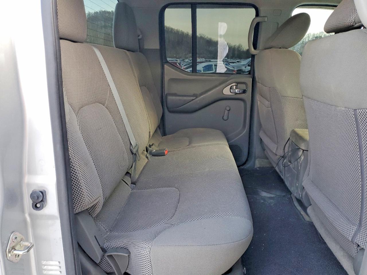 2016 Nissan Frontier s