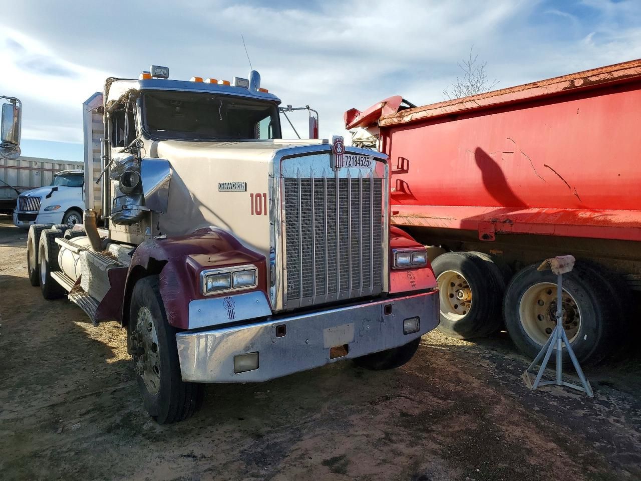 2015 Kenworth W900 Semi Truck