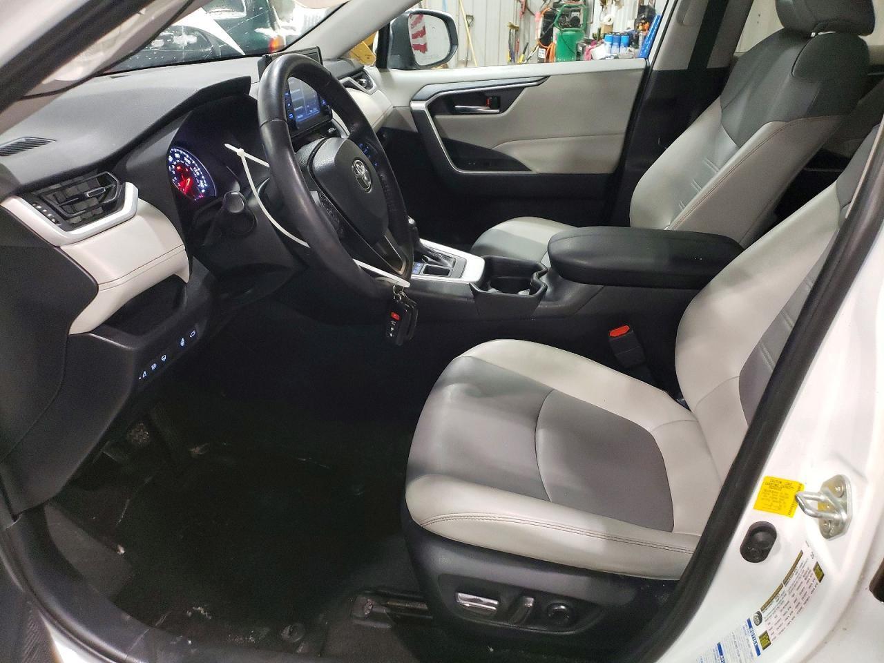 2019 Toyota Rav4 xle Premium