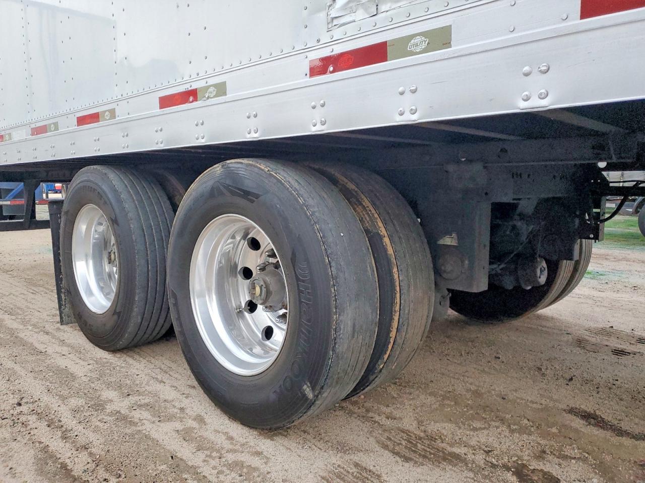 2011 Utility 53 FT DRY