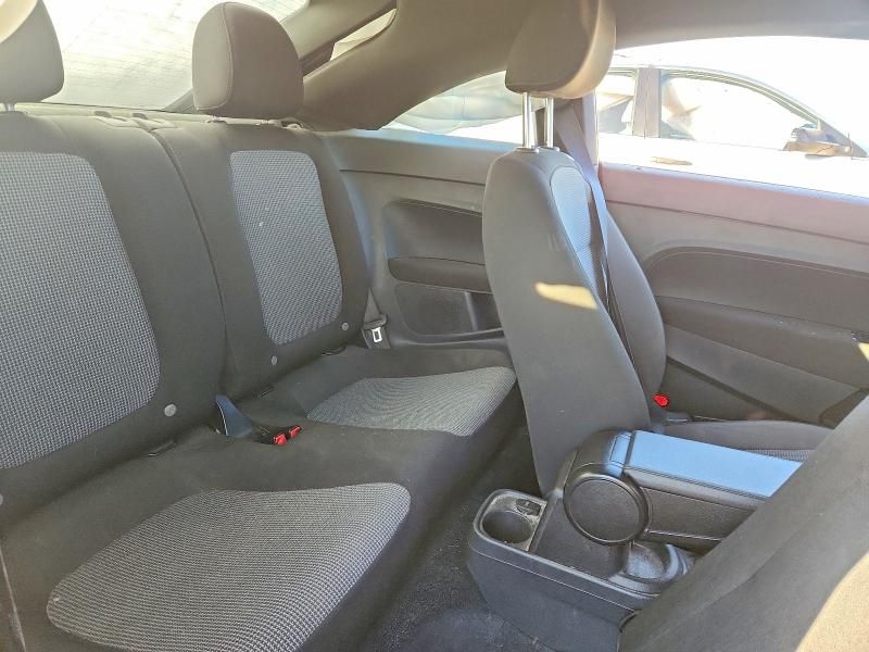 2019 Volkswagen Beetle s