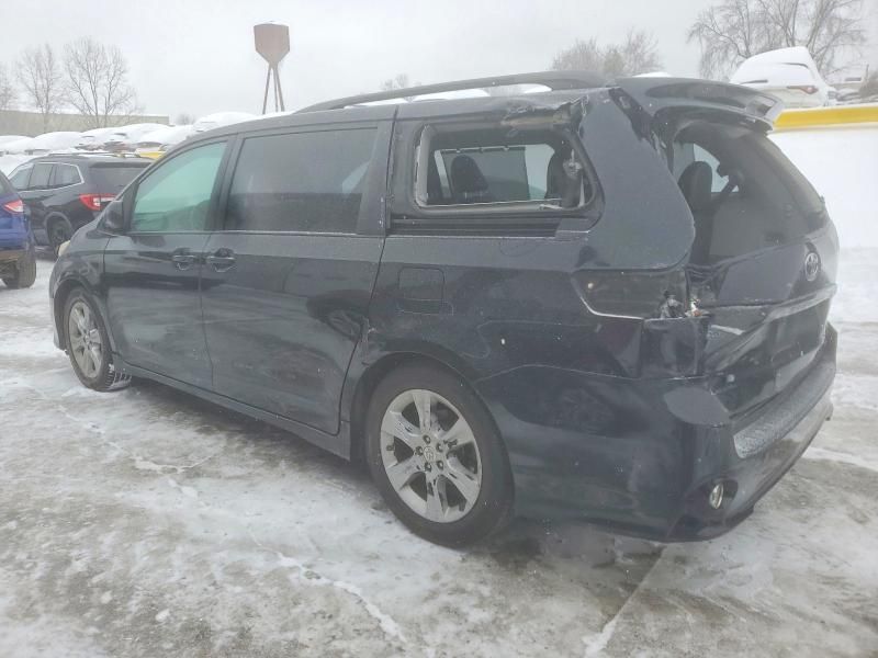 2011 Toyota Sienna se 8-passenger