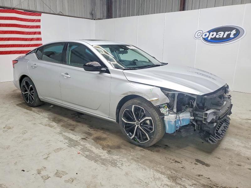 2025 Nissan Altima sr