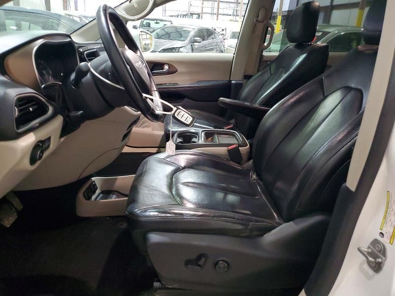 2018 Chrysler Pacifica Touring l