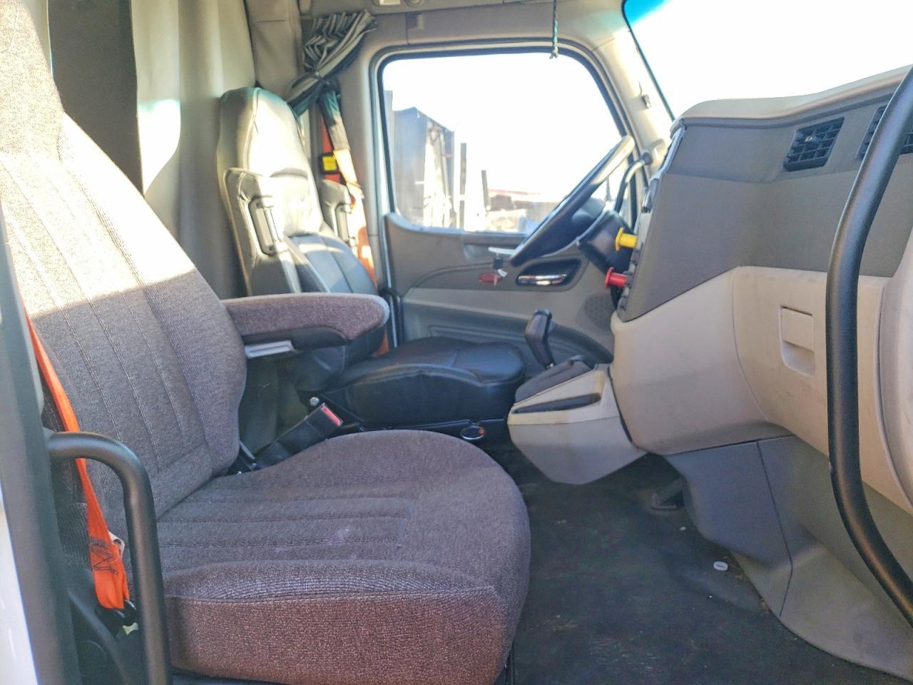 2018 Peterbilt 579 Semi Truck