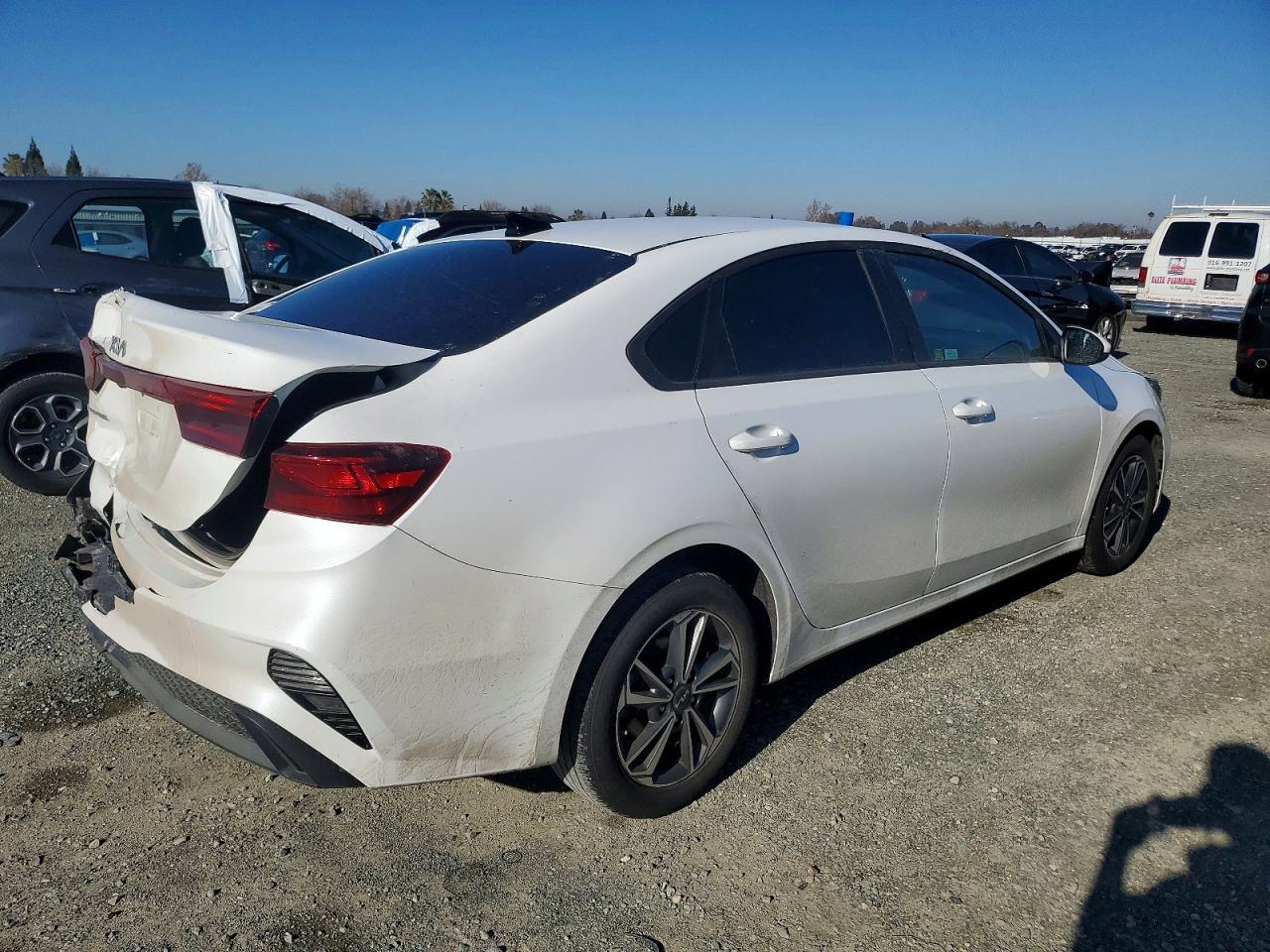 2024 KIA Forte lx