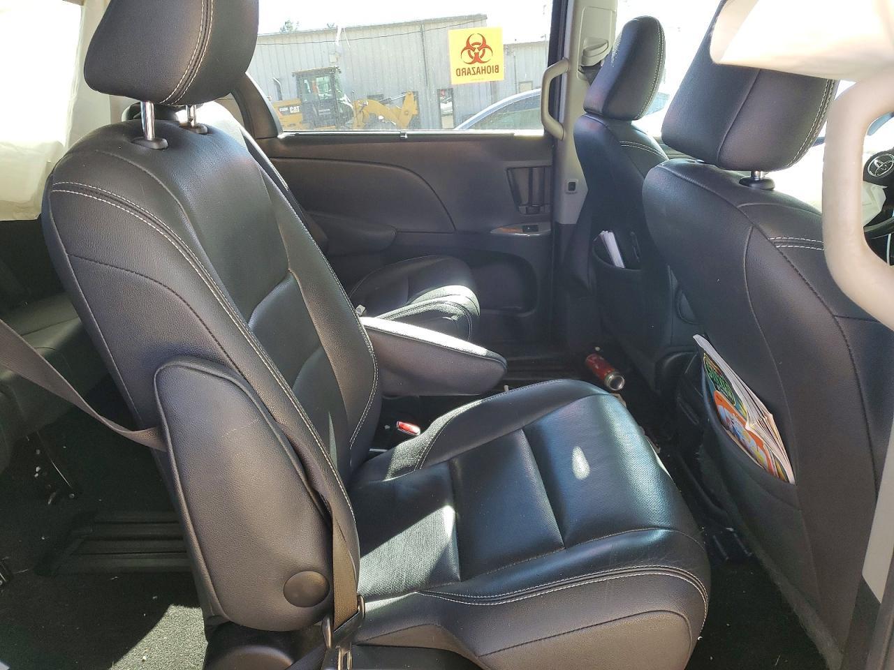 2016 Toyota Sienna se