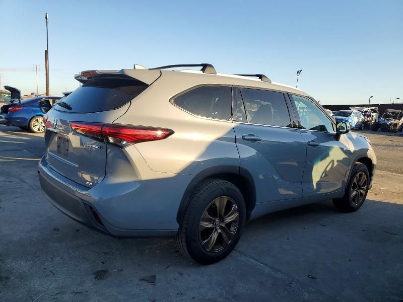 2022 Toyota Highlander Hybrid xle