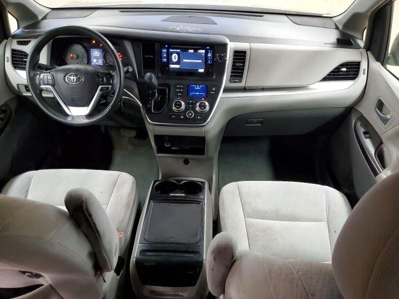 2017 Toyota Sienna le