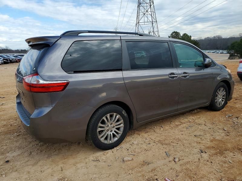 2017 Toyota Sienna xle