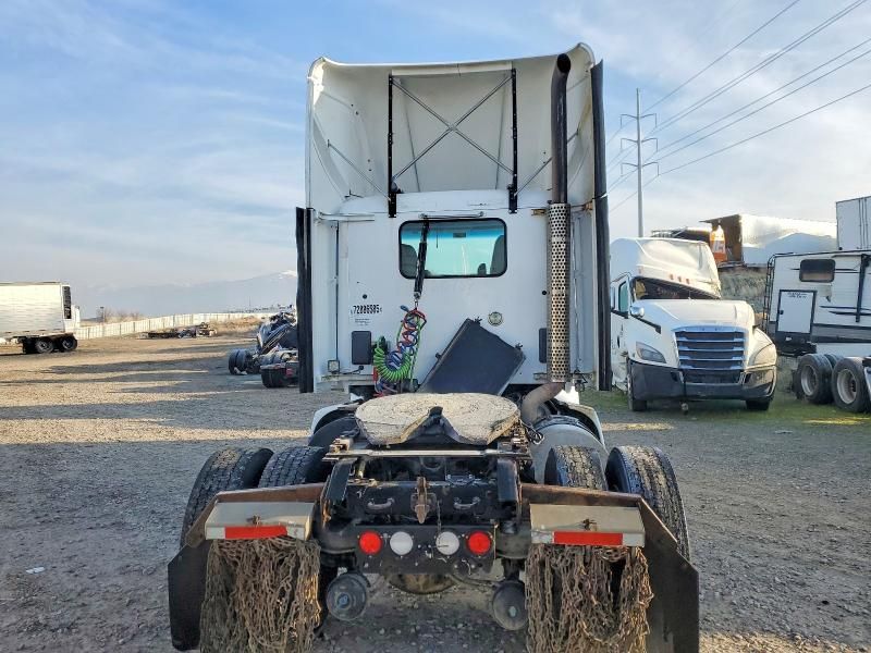2015 Kenworth T680 Semi Truck